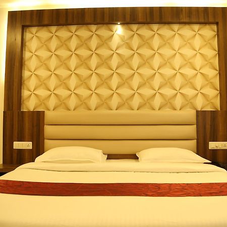 Hotel Shivananda Hospet Bagian luar foto