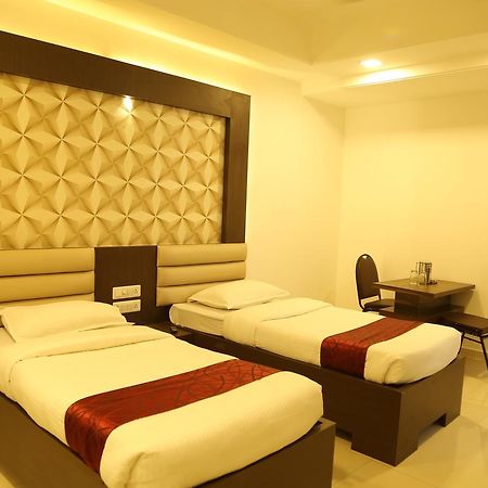Hotel Shivananda Hospet Bagian luar foto