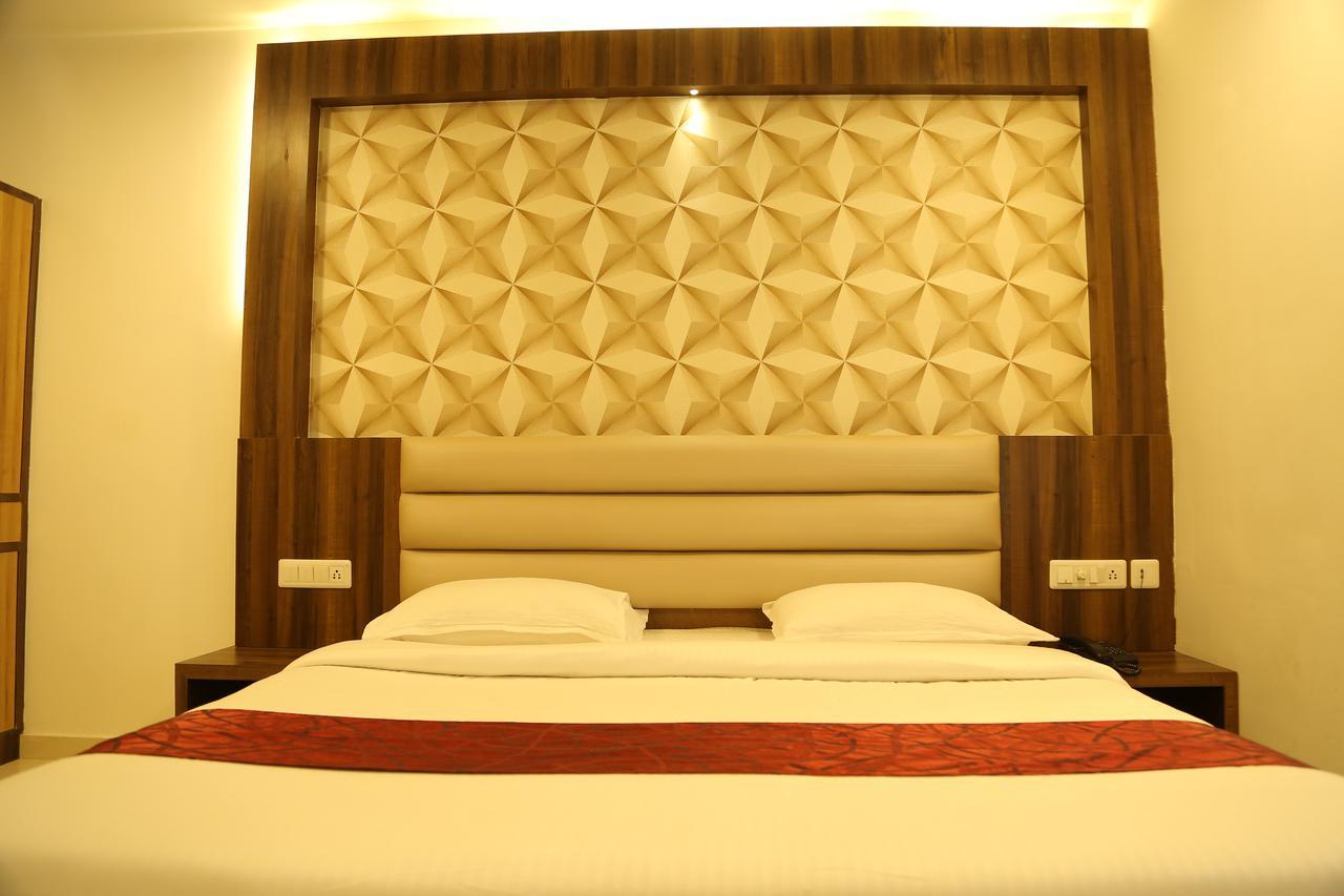 Hotel Shivananda Hospet Bagian luar foto
