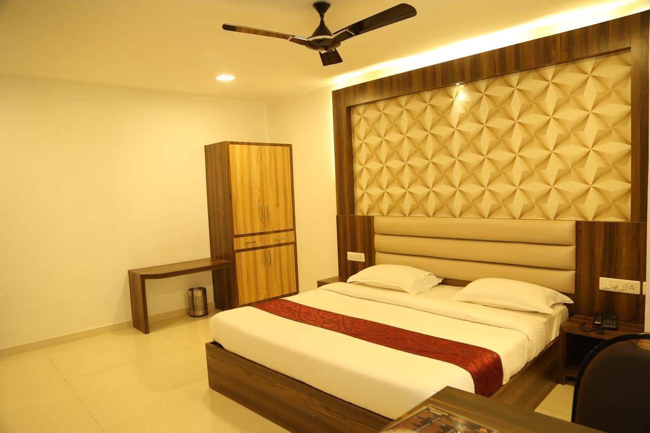 Hotel Shivananda Hospet Bagian luar foto