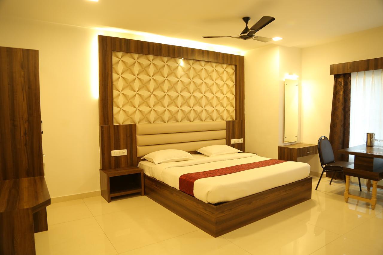 Hotel Shivananda Hospet Bagian luar foto