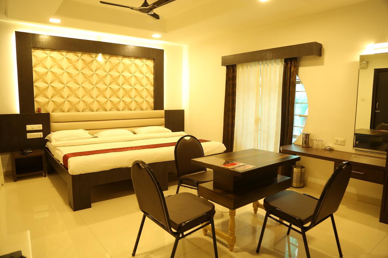 Hotel Shivananda Hospet Bagian luar foto