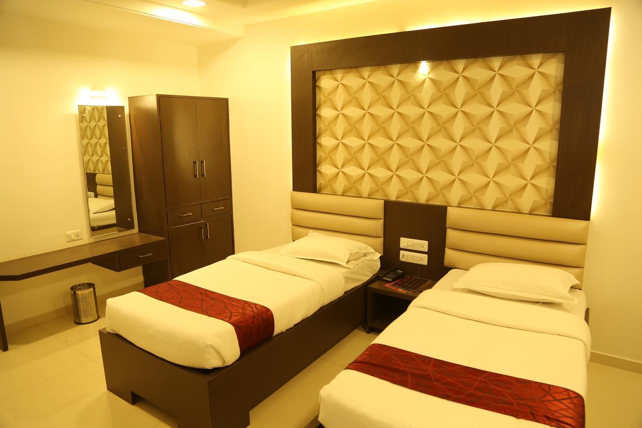 Hotel Shivananda Hospet Bagian luar foto
