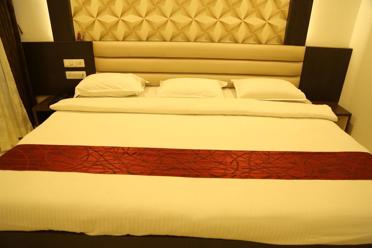 Hotel Shivananda Hospet Bagian luar foto