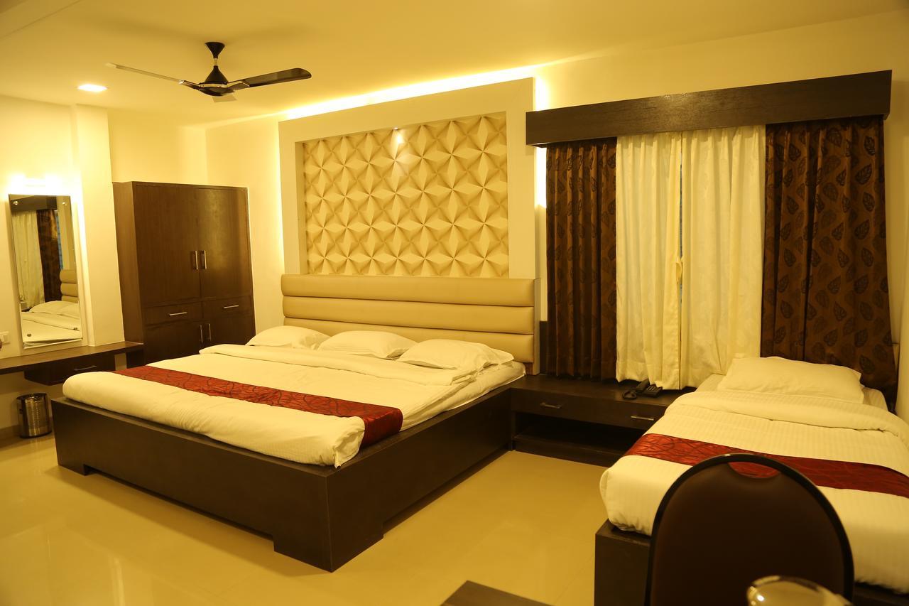 Hotel Shivananda Hospet Bagian luar foto