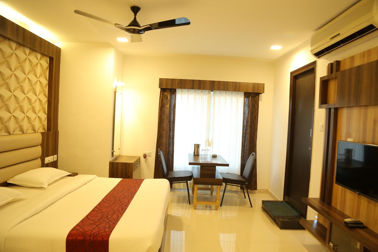 Hotel Shivananda Hospet Bagian luar foto