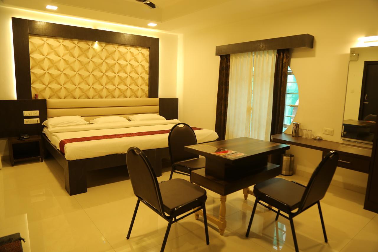 Hotel Shivananda Hospet Bagian luar foto